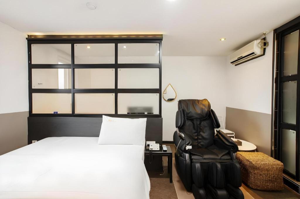M7 Business Hotel Chilgok Exterior photo