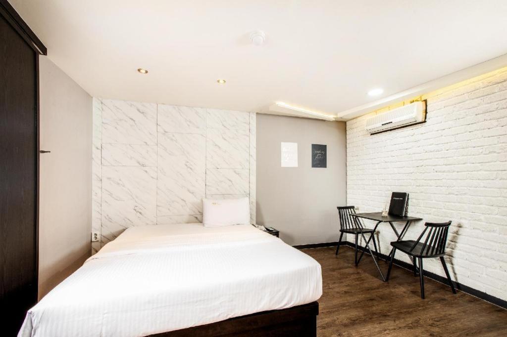 M7 Business Hotel Chilgok Exterior photo