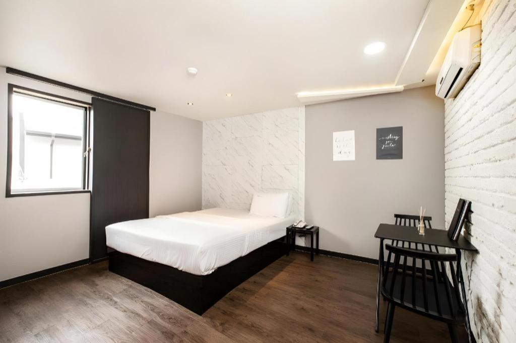 M7 Business Hotel Chilgok Exterior photo