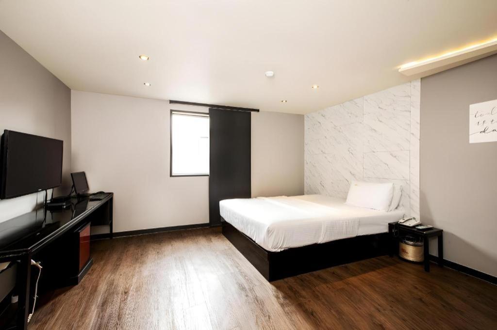 M7 Business Hotel Chilgok Exterior photo