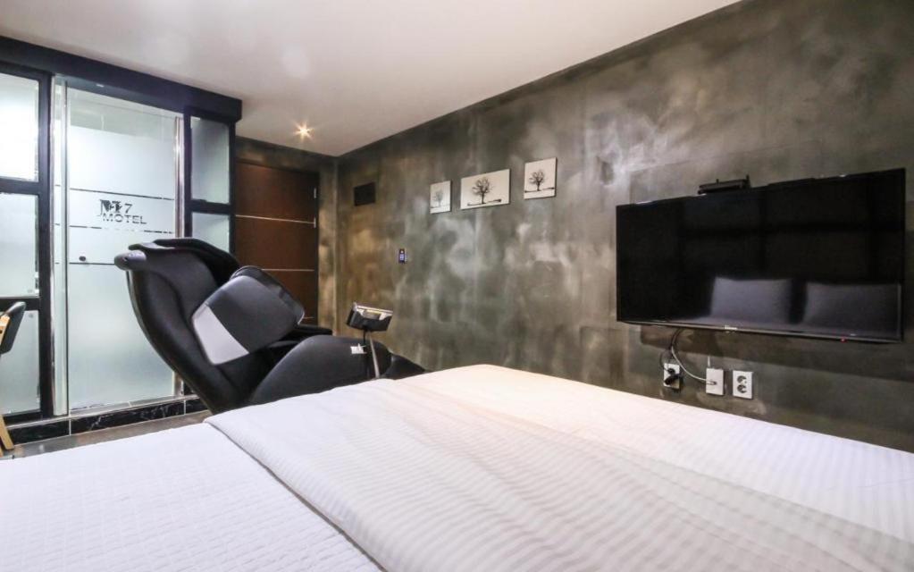 M7 Business Hotel Chilgok Exterior photo