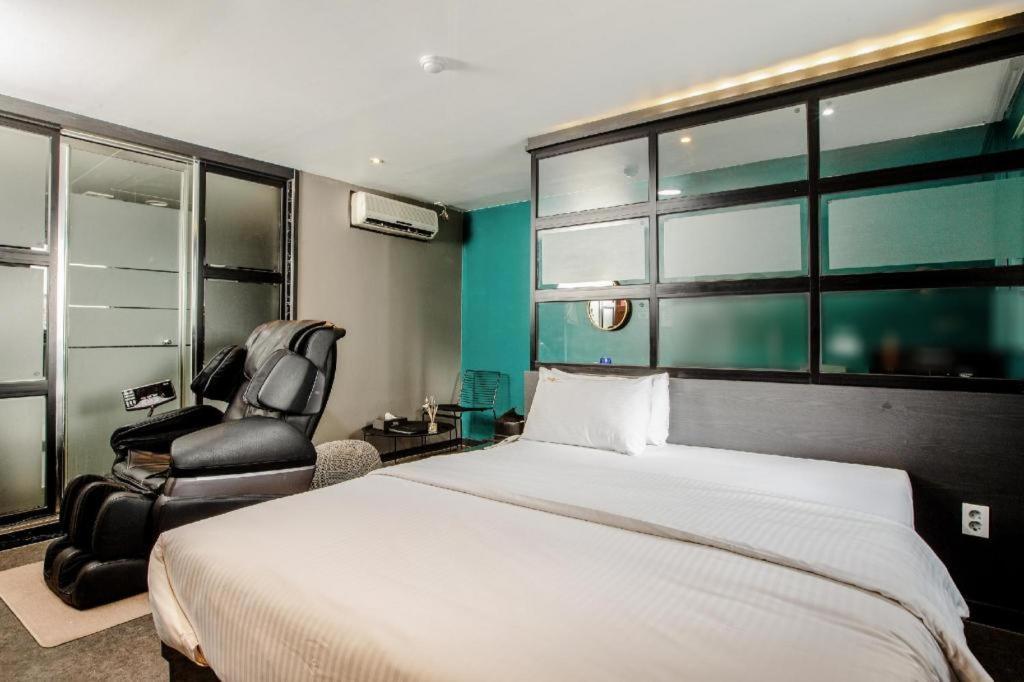 M7 Business Hotel Chilgok Exterior photo