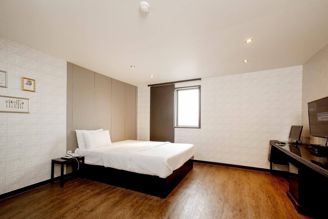 M7 Business Hotel Chilgok Exterior photo